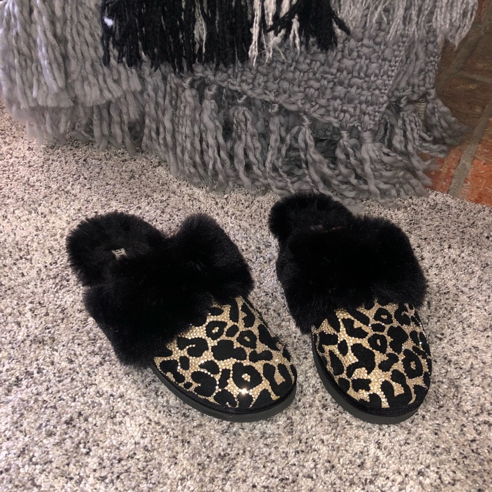 Gianni Bini COMFIEE Leopard Print Rhinestone Embellished Faux Fur Slippers